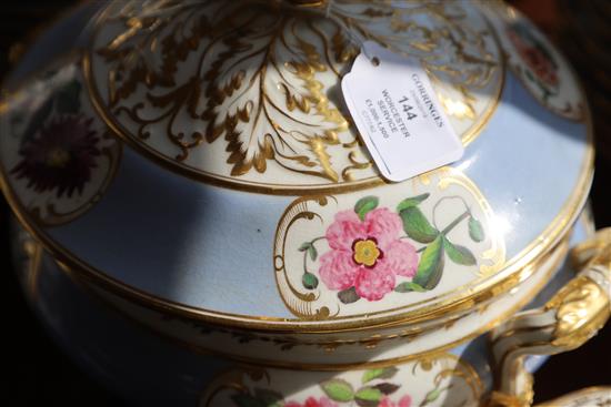 A Chamberlains Worcester dinner and dessert service, c.1816-20, soup tureen 30cm wide